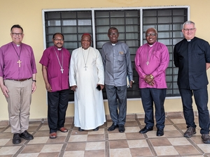 Bishop meets Anglican brothers and sisters in Ghana