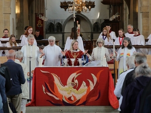 Celebrating 30 years of women priests