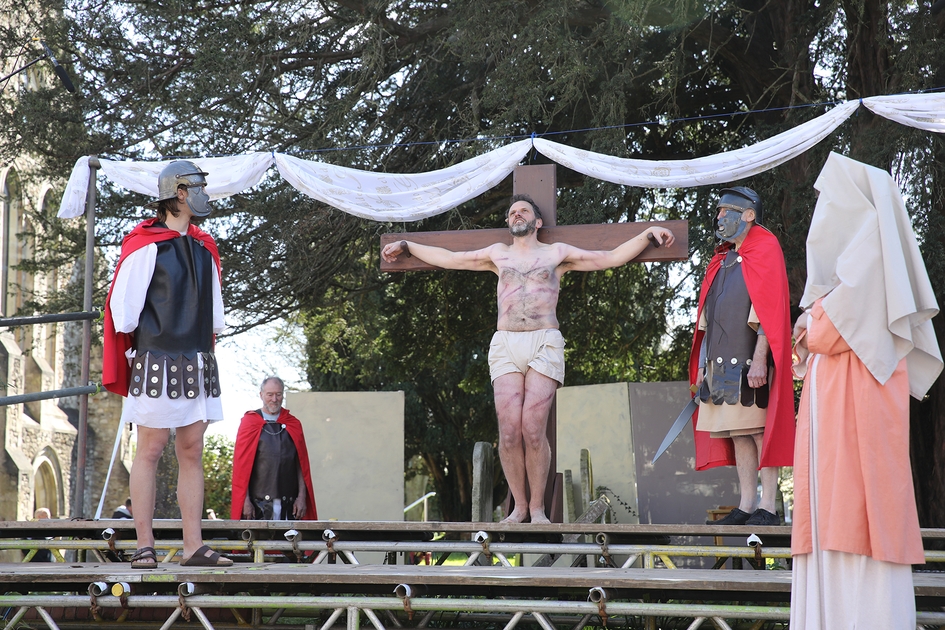 Diocese of Portsmouth - News - Hundreds watch Easter story re-enacted ...