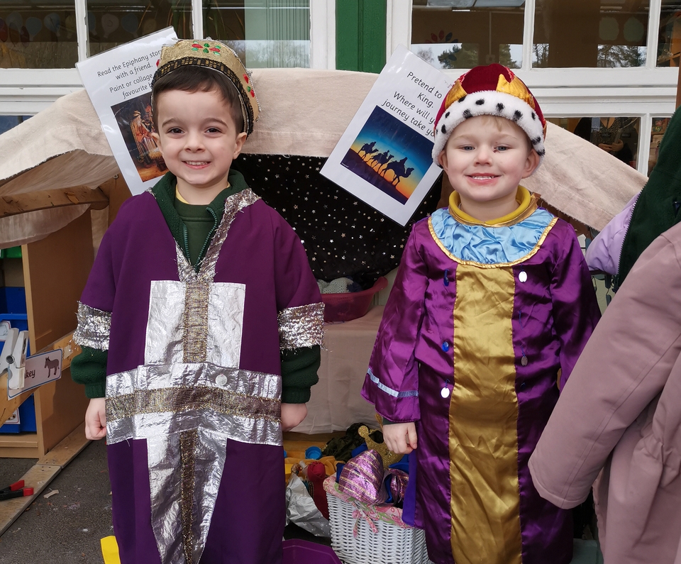 Pupils from St Matthew’s C of E Primary School in Blackmoor dressed as the magi