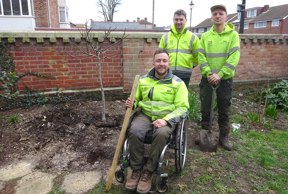 Hampshire Tree and Garden, Callum Kilby and team, who kindly donated the fig tree to the Home of Comfort