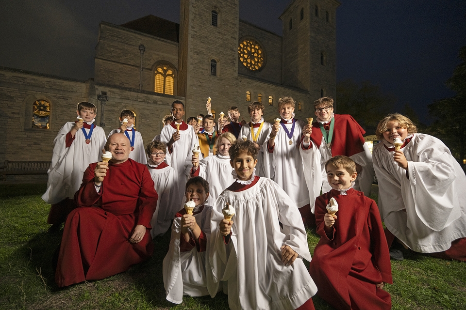 Portsmouth Cathedral Choir tuck into the 99s